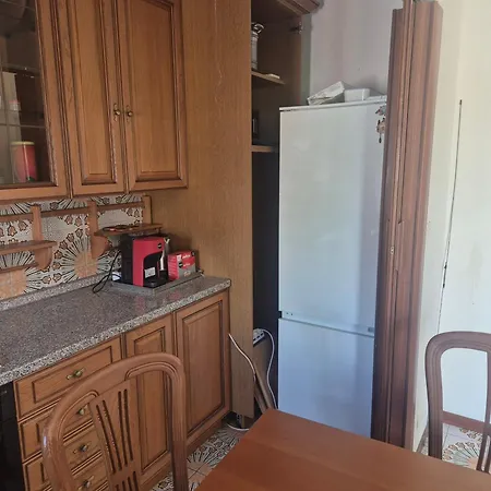 Close To Golf Executive With Balcony דירה